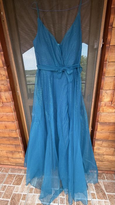 Rochie lunga albastra cu sclipici din tul