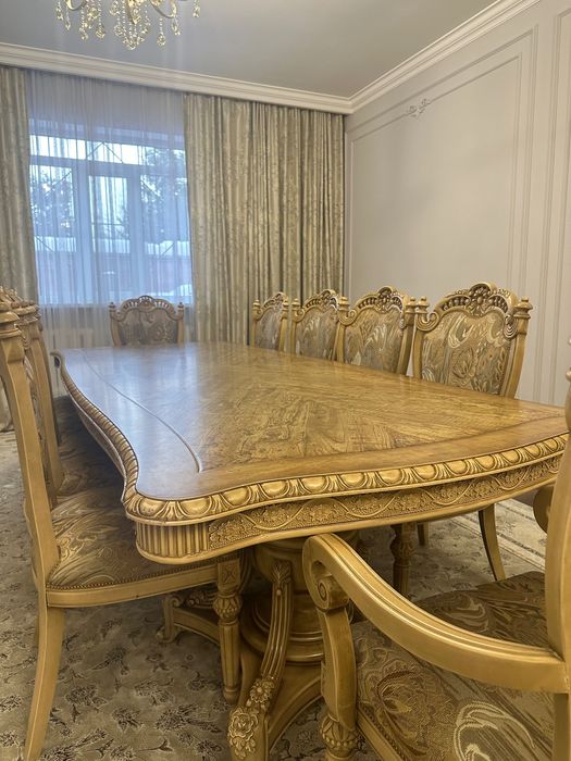 Продается стол и стулья