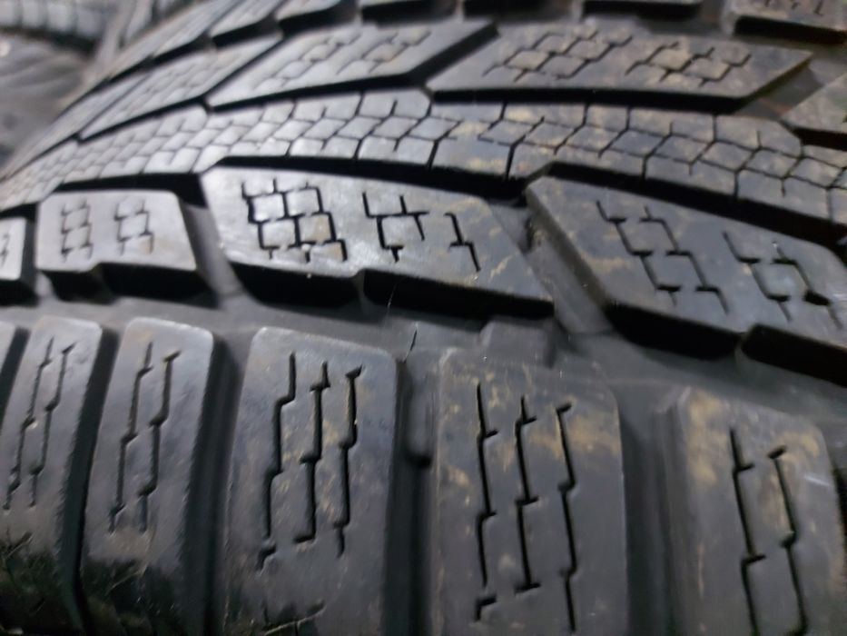 Гуми зимни 205/60R16 Semperit