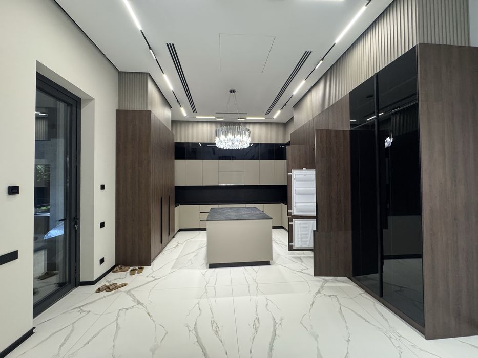 Продаётся шикарный Hl-Tech дом.