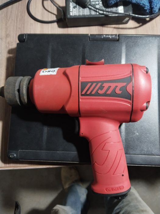 Пневмогайковерт JTC-7658, 1356 Nm.