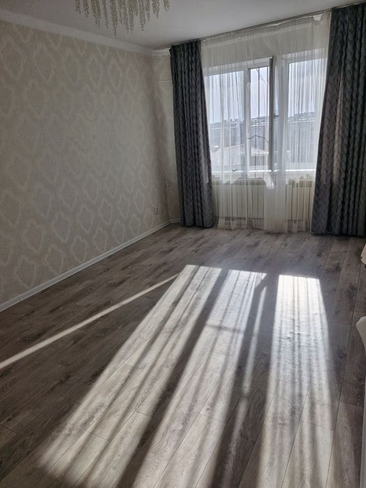 Продам 3ком 8мкр Возле Остановки