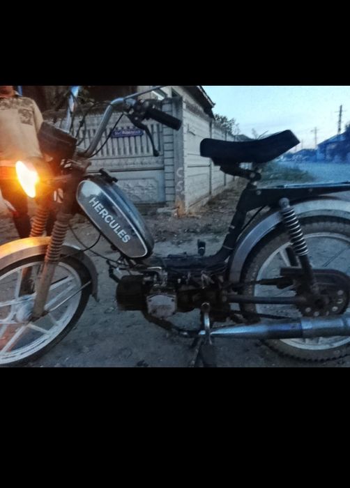 Vînd moped Hercules de 49cc 2 t cu 2 trepte de viteză