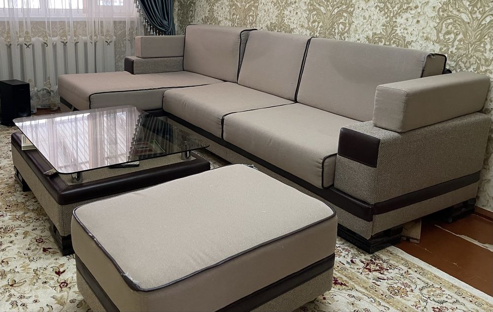 Хорошим состоянии уголок гостины