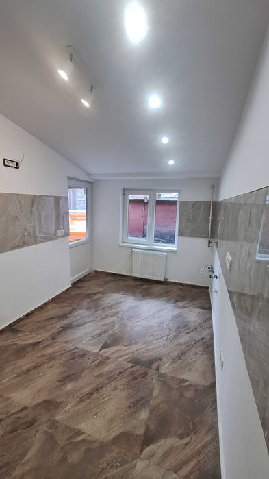 Proprietar – Casă 3 cam, baie, bucatarie,hol, camera tehnica,beci,garaj,deschidere 12,79 m, curte 200mp,Cartier Rahova