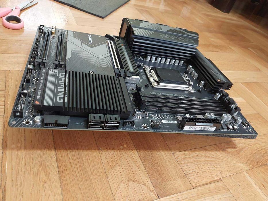 AMD Ryzen 7 7700X + Gigabyte X670 Gaming X AX V2 Wi-Fi