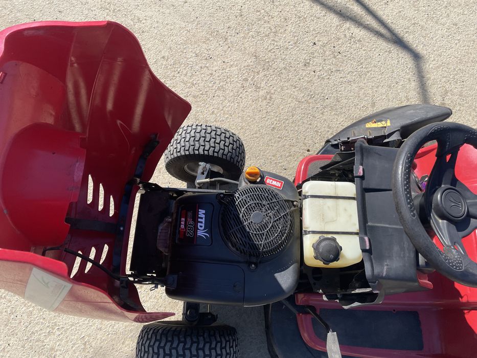 Tractoras de tuns iarba/gazon MTD 15cp