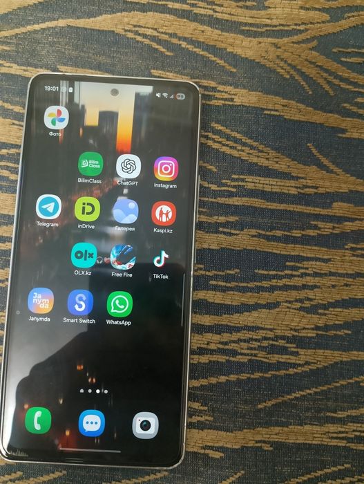 САМСУНГ. А53 сост средни