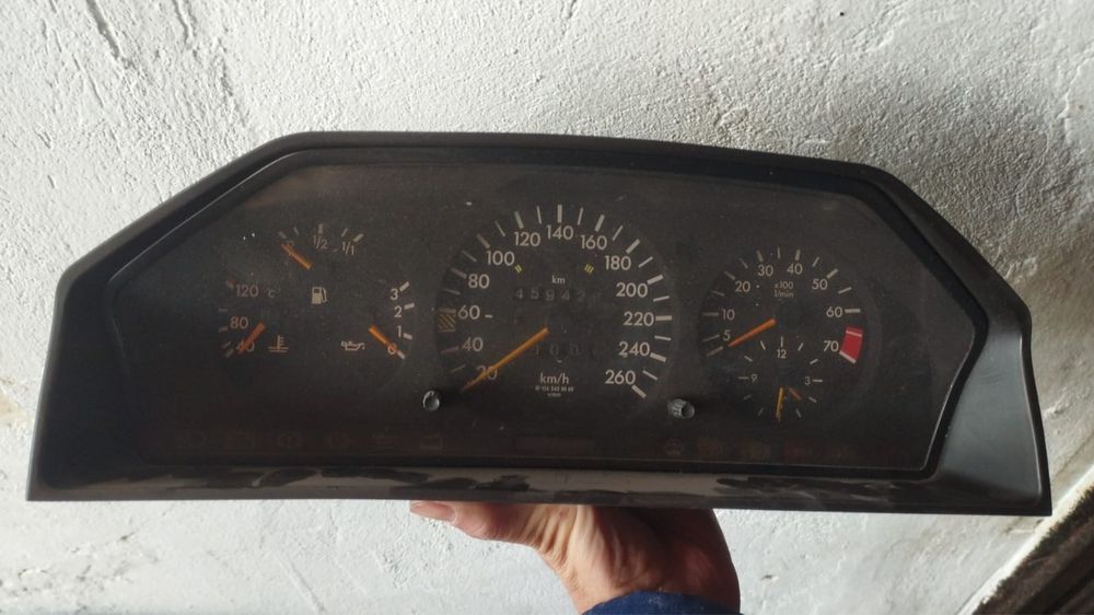 Щиток прибор 124 мерседес