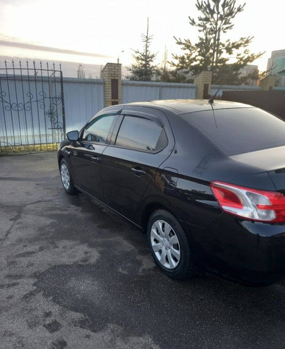 Продам машину Peugeot 301