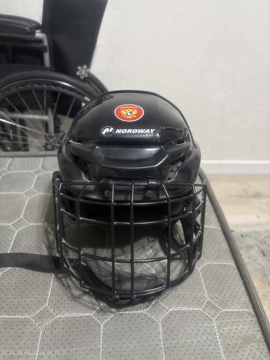 Детский хоккейный шлем