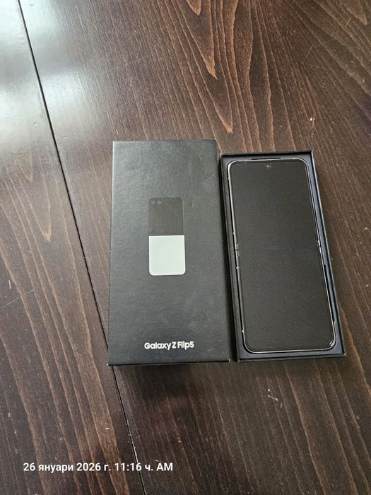Samsung Z flip 5 В гаранция.