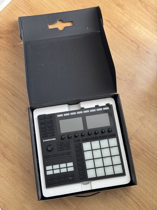 Native Instruments Maschine MK3, drum machine