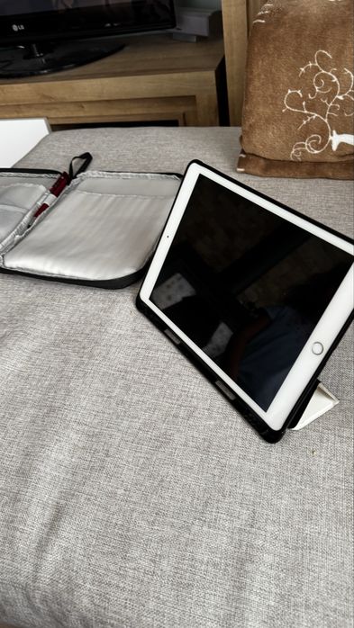 Продавам Ipad 8th Gen