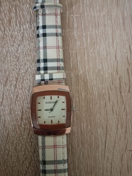 Vând ceas damă, produs nou, produs de calitate.