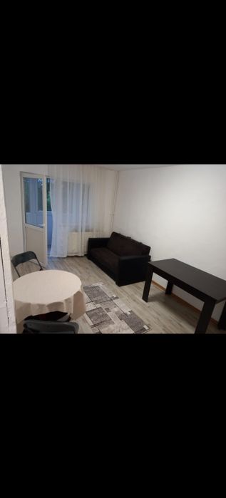 Închiriez garsoniera
