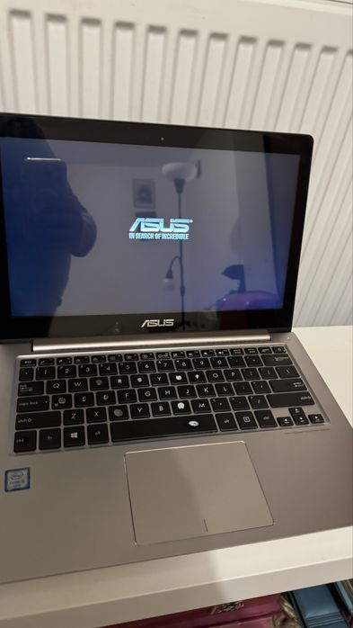 Laptop ultra-subțire ASUS UX-303UA cu Intel 5 gen 6