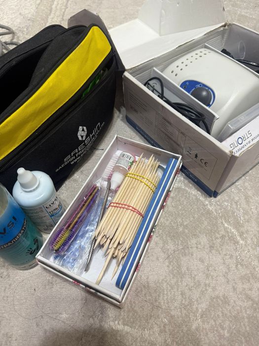 Машинка для маникюра и лампа