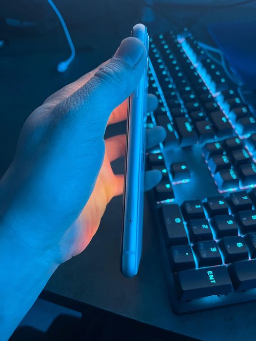 Продам айфон 11 64гб