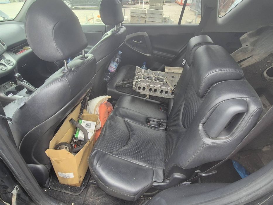 TOYOTA RAF 4 на части