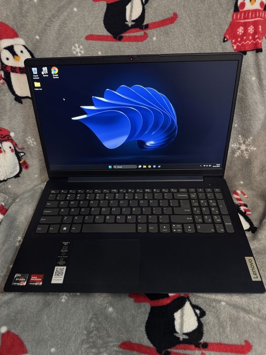 Lenovo IdeaPad 3, 15” AMD Ryzen 3 5000, 12Gb Ram, 512 SSD.