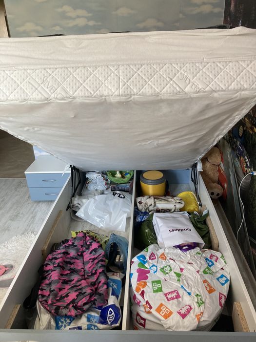 детски креват с нощно шкафче