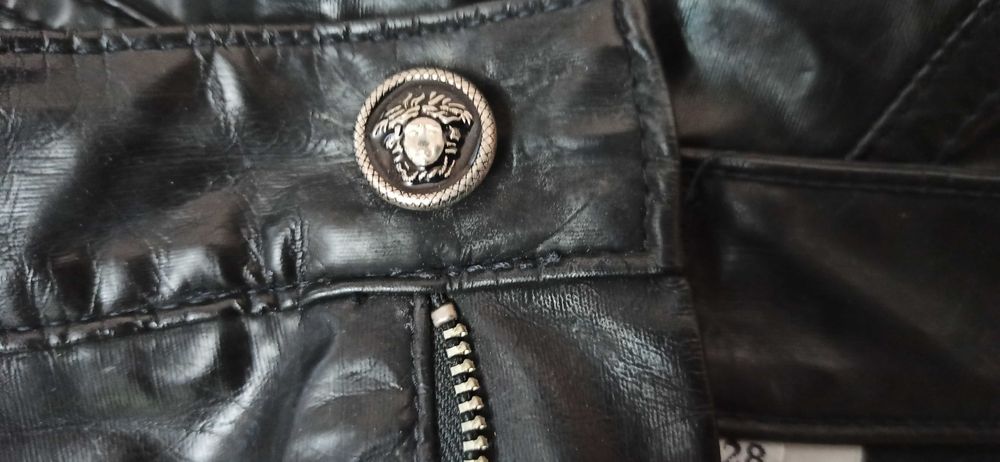 Pantaloni scurti Versace Jeans Couture marimea 28/42