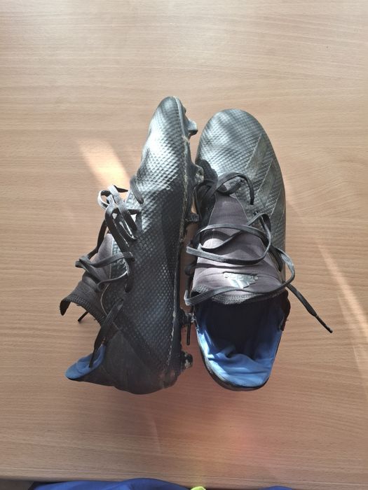 Adidas X 43 1/3 purtate cat de cat