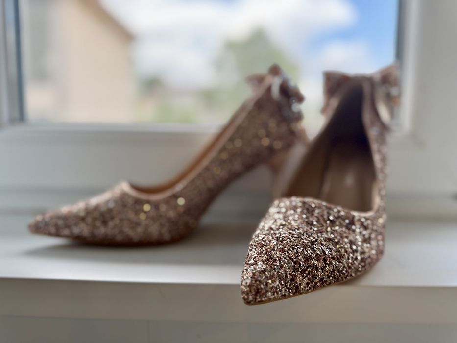 НОВИ Луксозни обувки 42 размер