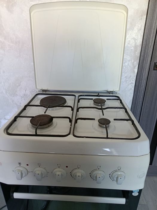 Продам газовую плиту