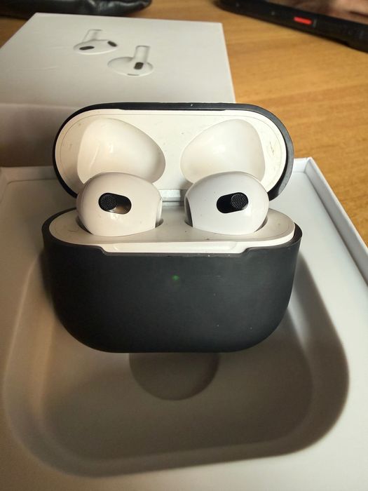 Apple AirPods (3rd generation)