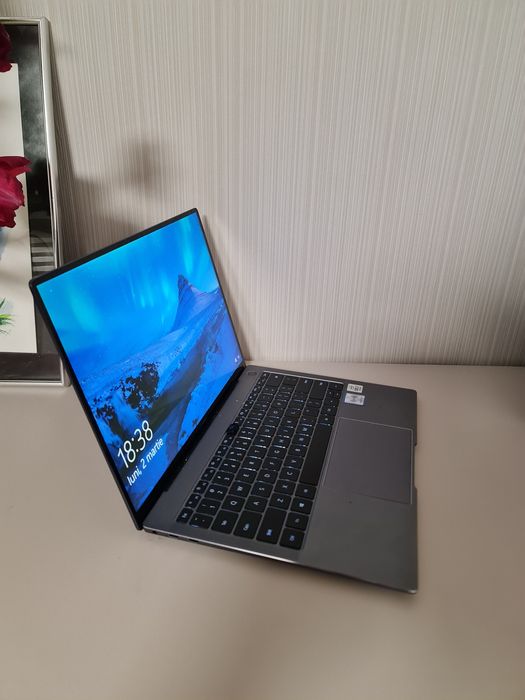 Vând HUAWEI MateBook X Pro – laptop premium, în stare foarte bună