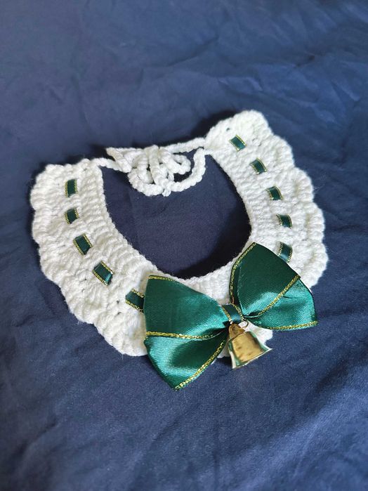 Коледна шапка елха за котка или малко куче – сладък празничен аксесоар