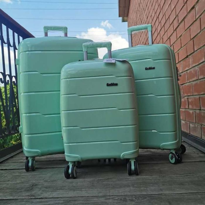 Чемоданы по низким ценам