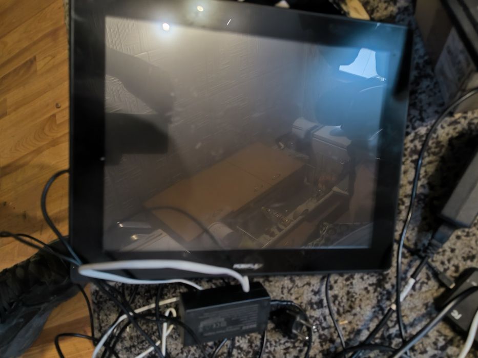 Продавам компютър за маркиране  с програма мистрал