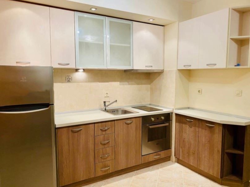 Дава се под наем Тристаен апартамент в София, Младост 4 - 85 кв.м за 687.99 € - Снимка #2