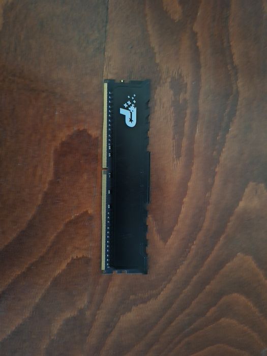 Memorie RAM 16GB DDR4 3200MHz | Stare Perfectă