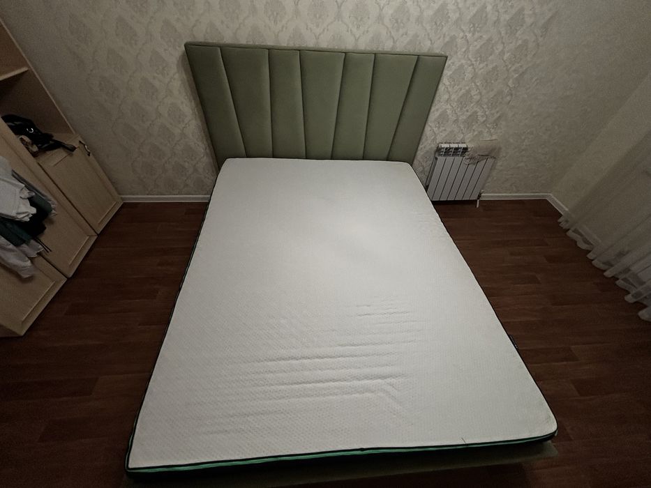 продается кровать с матрасом
