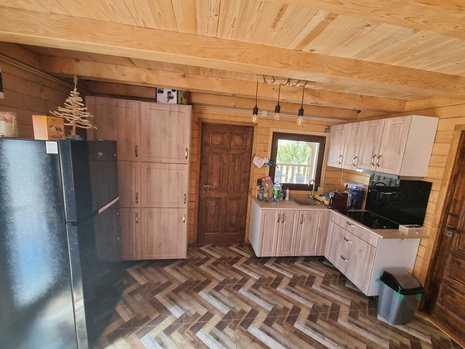 Vand cabana lemn, 120mp si 1251 mp de teren, zona Dealu Negru