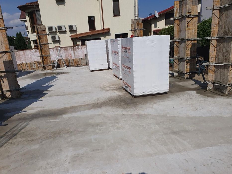 Constructor case la rosu