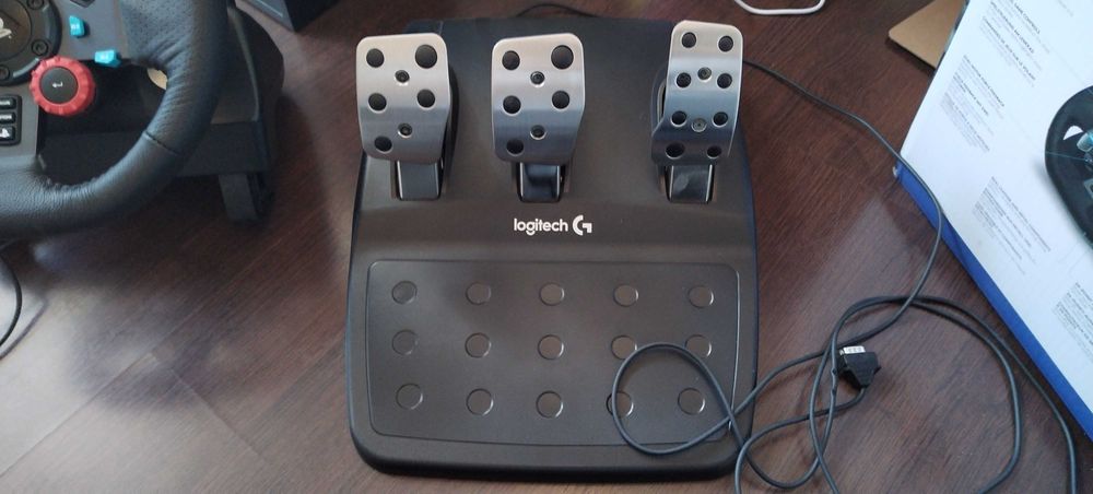 Logitech G29 Driving Force – неизползван, перфектно състояние