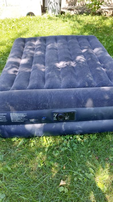 Saltea gonflabila electric Intex.