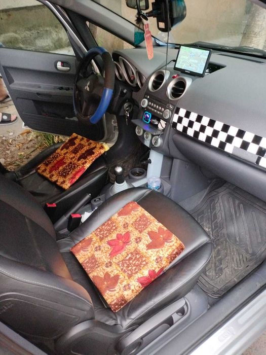 Mitsubishi colt 1.5 benzina automat