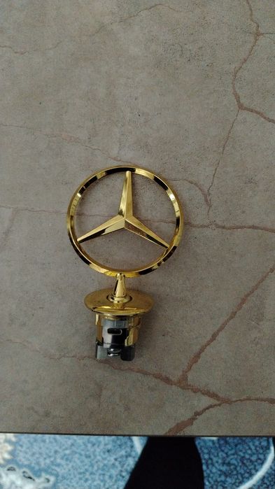 Мерс эмблема сотилади