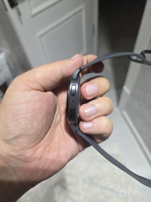 Продается умные часы Samsung Galaxy Watch 8 (44 мм).