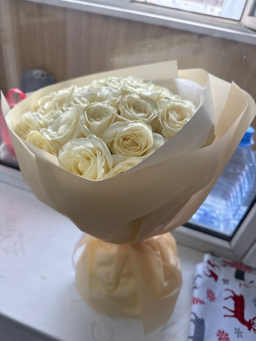 Цветы белый роза букет 25шт