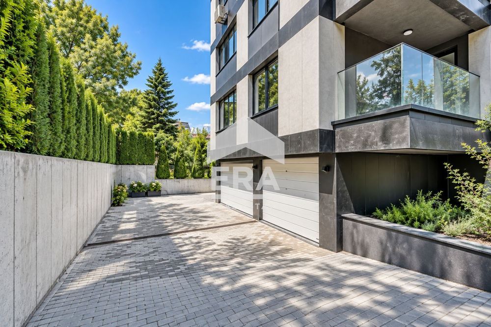 Продава се Тристаен апартамент в София, Оборище - 144 кв.м за 2771 €/кв.м - Снимка #3