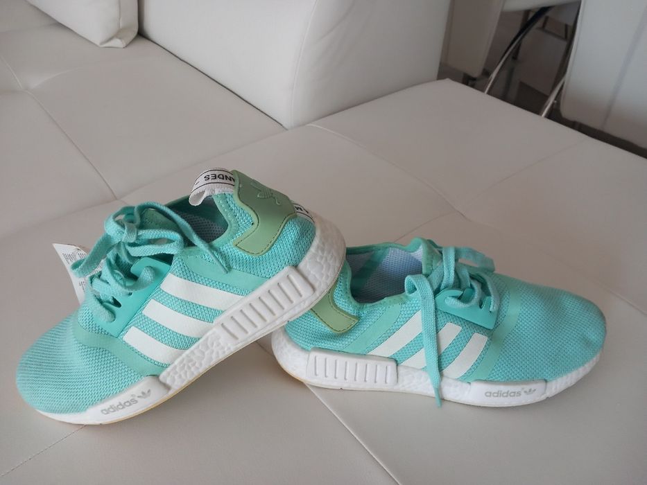 Vand Pantofi Sport ADIDAS,produs nou Nout, Produs Original. Marimea 40