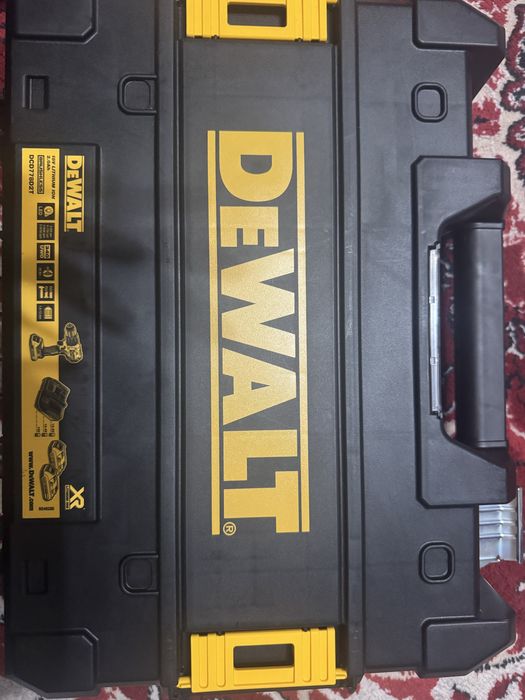 Bormaşina DEWALT