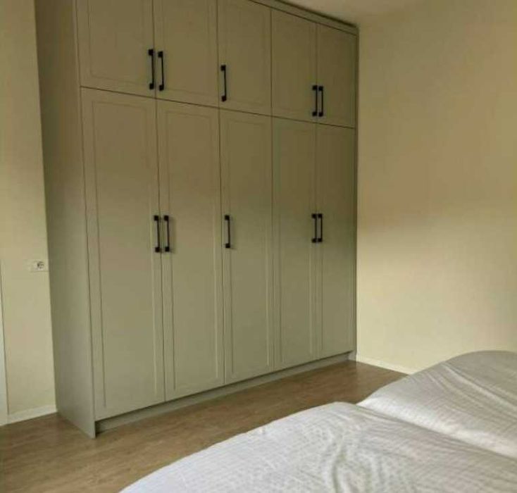 Продавам тристаен апартамент в Дружба